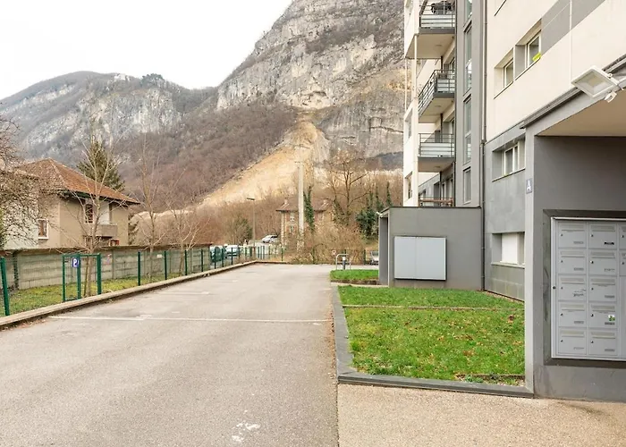 Geneva Téléphérique Flat Etrembieres